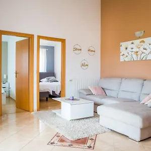 Lorena Apartman